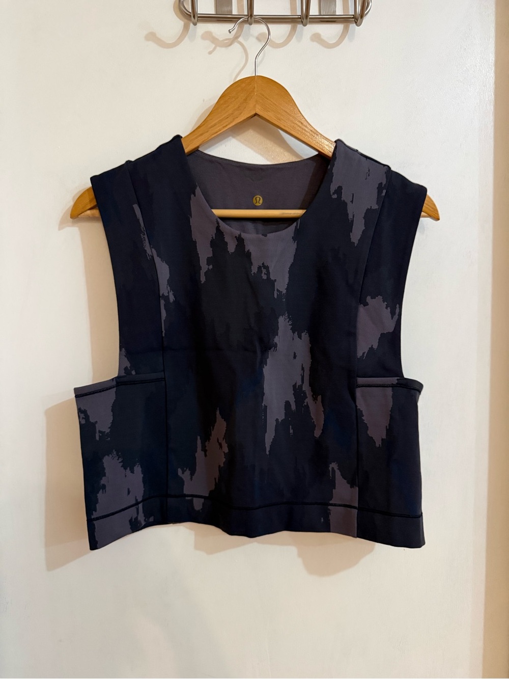 lululemon athletica Black & Charcoal Abstract Cropped Tank